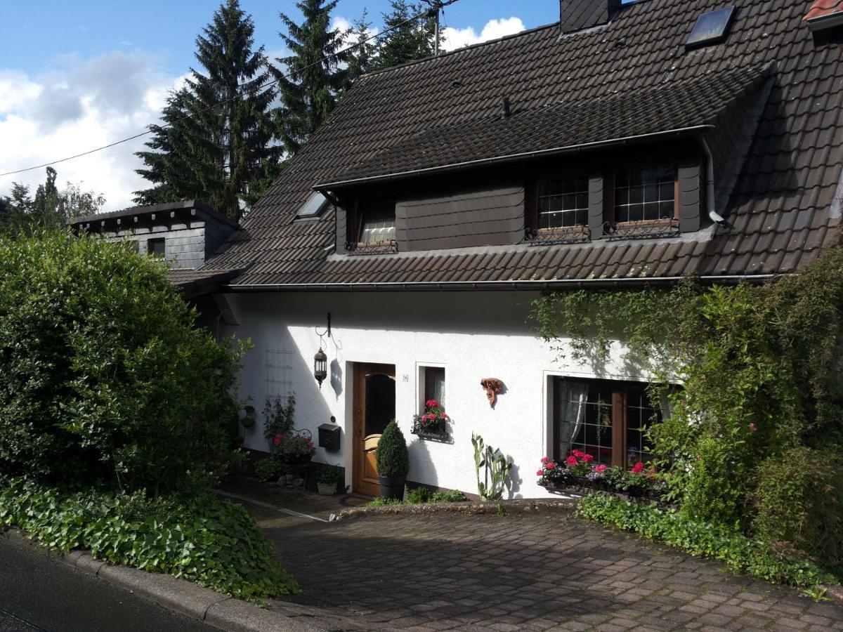 Gaestezimmer Am Huestert 아데나우 외부 사진